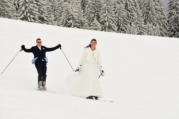 1_Bruidspaar-op-skis-klein